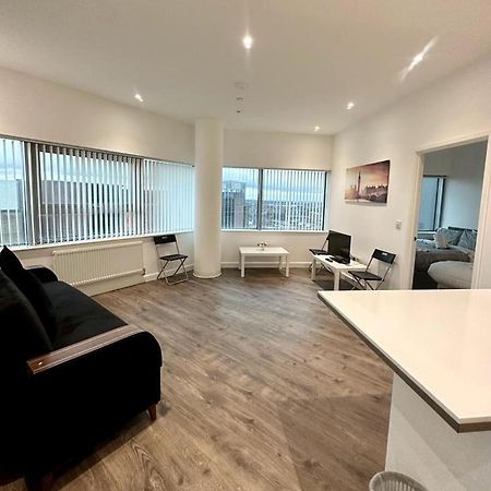 Alarabi Apartments-Two Bedrooms Apartment Кройдон Екстериор снимка